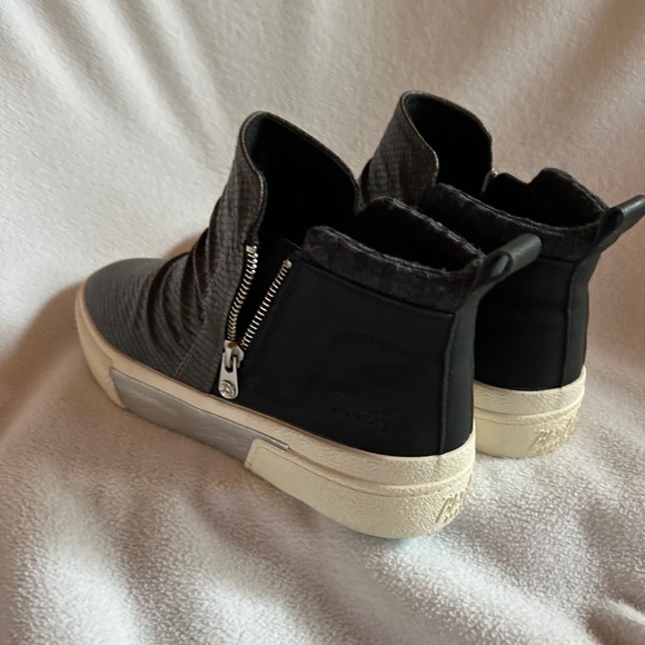 Blowfish Malibu Women's Black Lizard Print Walkabout Sneaker Bootie, Sz 8.5 NWOB - Picture 5 of 12